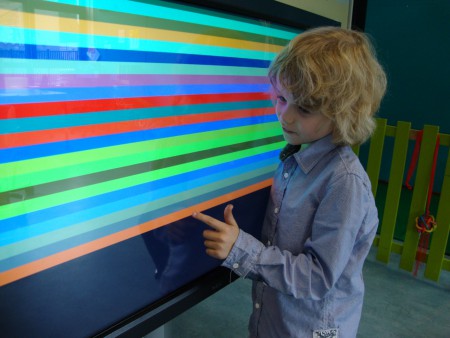 Met een touchscreen werken kan Jonathan goed!