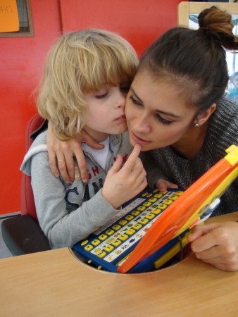 Multitasken, computeren en knuffelen!